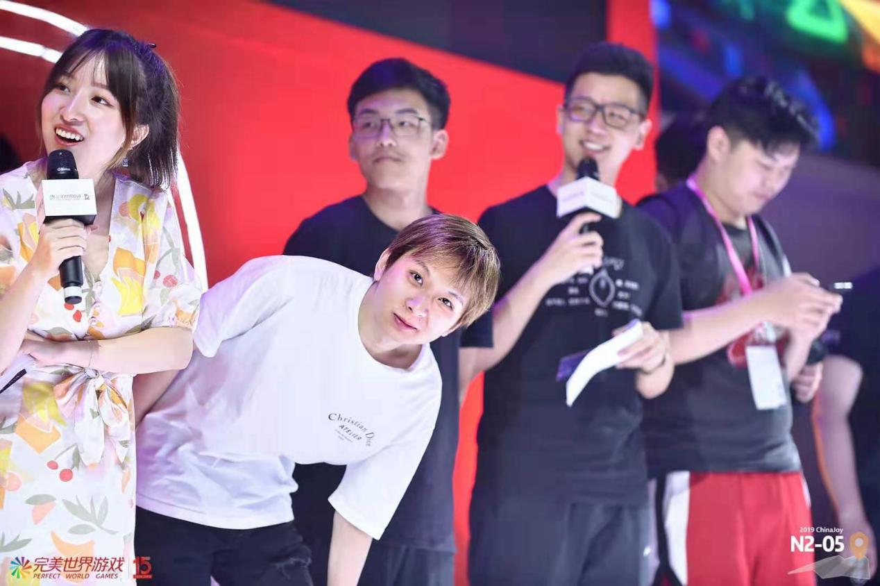 TI冠军+明星解说现身CJ现场 DOTA2主题日活动欢乐进行