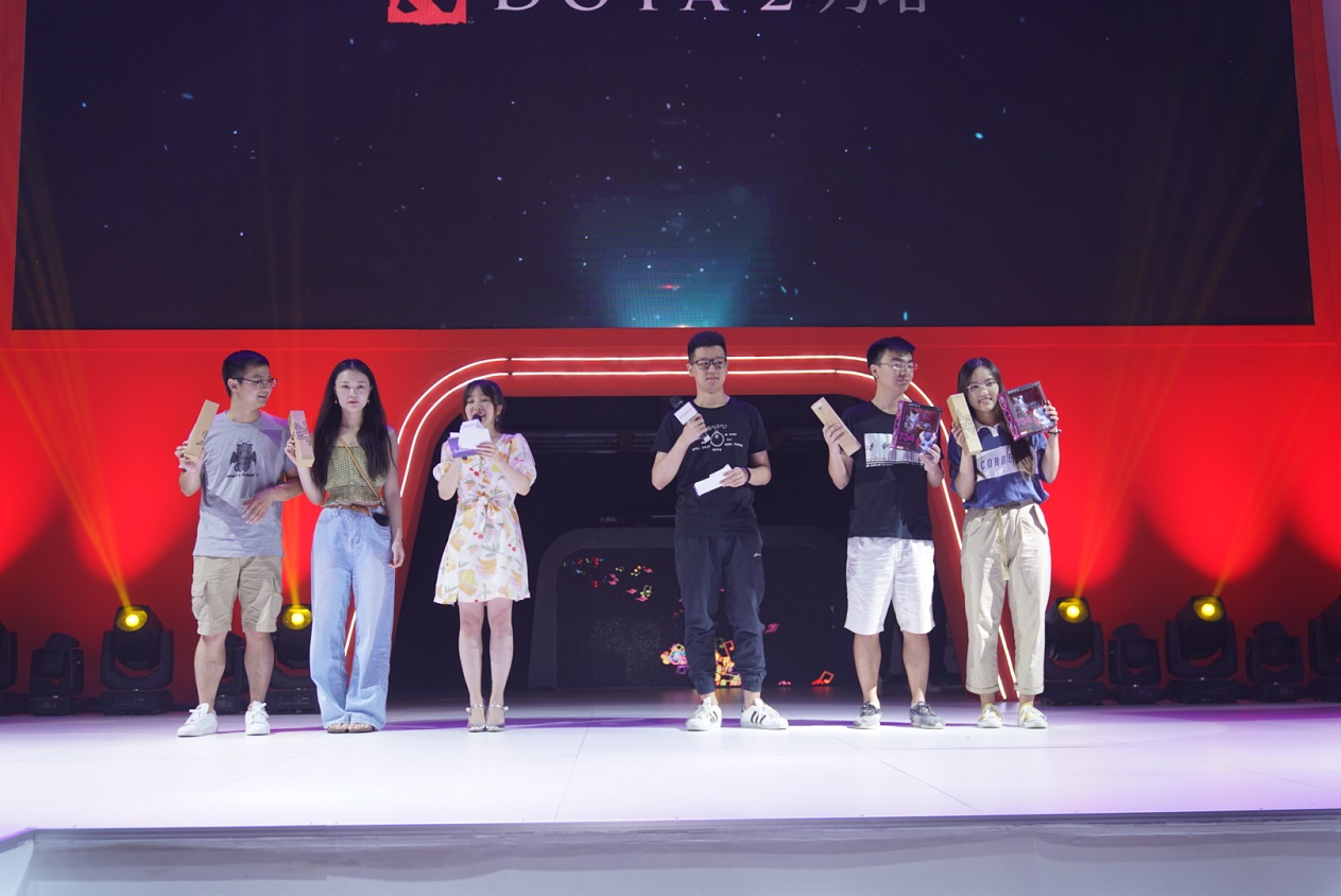 TI冠军+明星解说现身CJ现场 DOTA2主题日活动欢乐进行