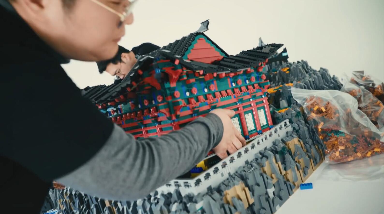 《守望先锋》官方短片 用乐高打造釜山地图迷人风貌！