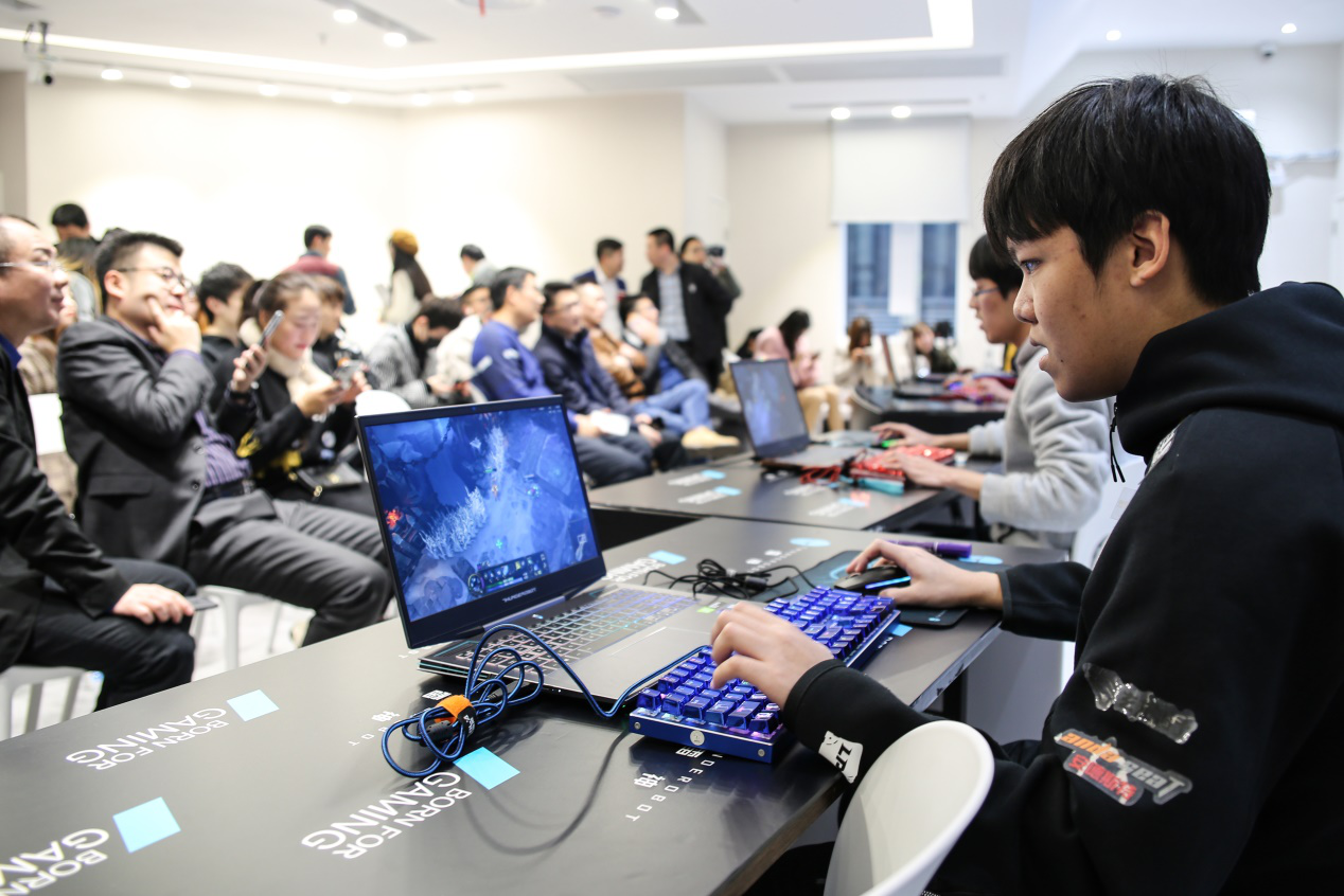 雷神驾到 战火重燃！12月28日 雷神新品体验 x 上海旗舰店开业x LPL SN战队见面会