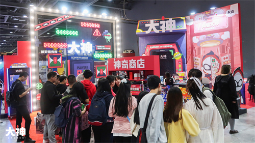 网易大神空降萤火虫嘉年华，丰厚福利送不停，高颜值coser闪亮全场!