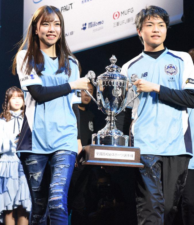 日本美少女夺《英雄联盟》高中联赛冠军 网友热捧