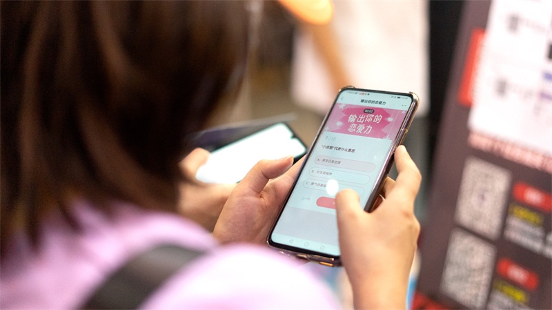 网易大神“神奇商店”再营业，萤火虫嘉年华现场大送福利