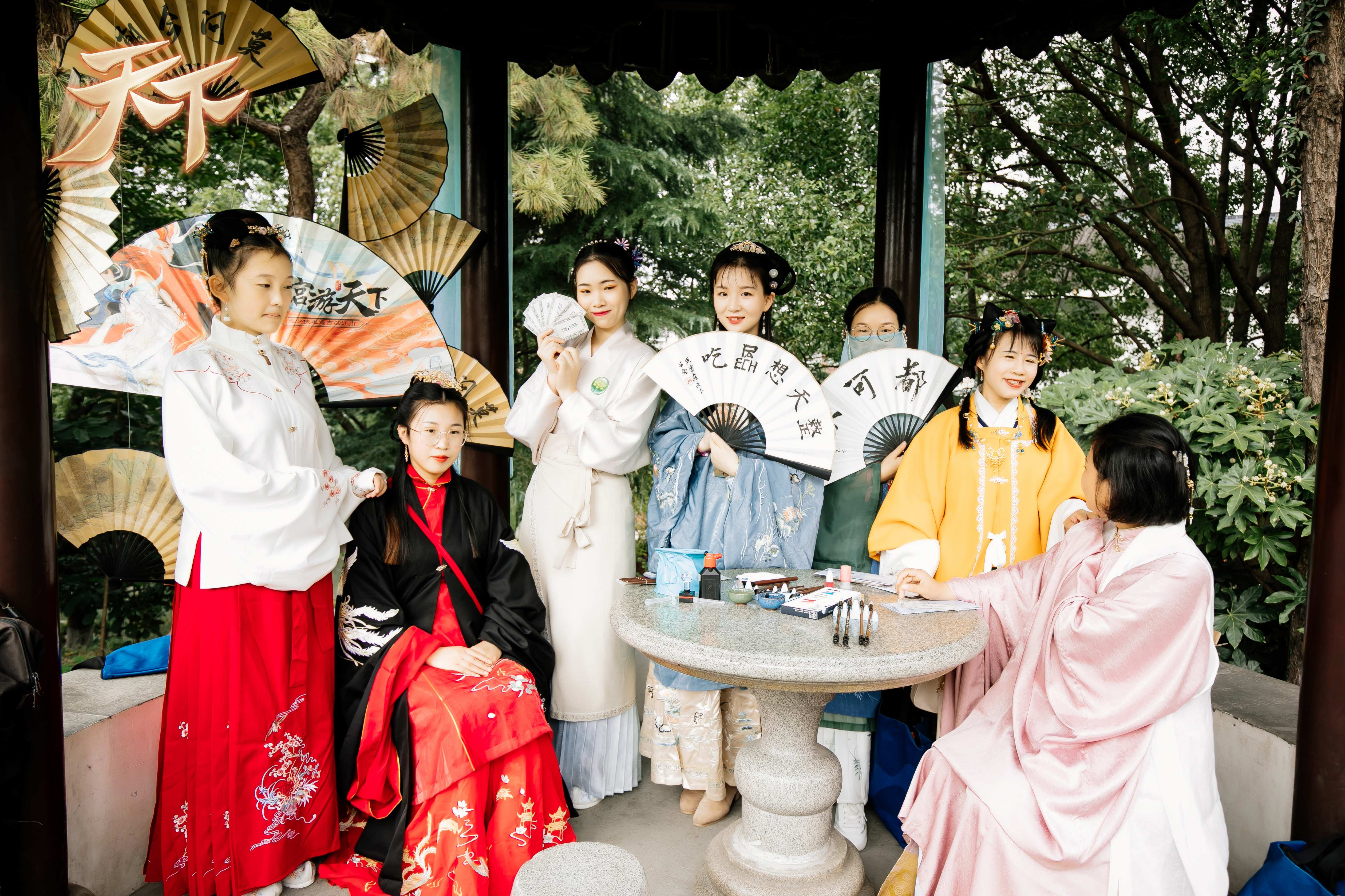 汉服小姐姐看这边《天下3》带你玩转真·全程高能的苏州游园活动！