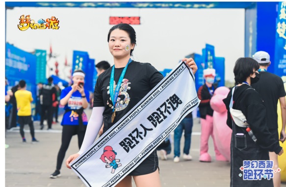 主播也是跑环人 CC美女主播征战西安城墙梦幻西游跑环节