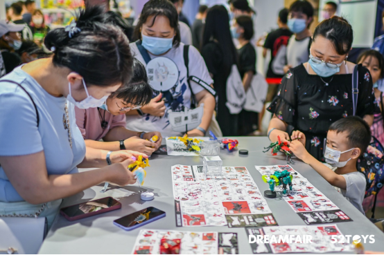 52TOYS北京国际原创收藏玩具展：新玩法让与会者满载而归