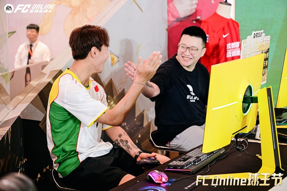 球王猛攻，绿茵争锋！韦世豪空降山城，《FC ONLINE》球王节全面开启
