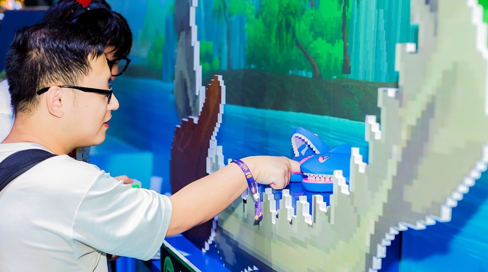 潜水员戴夫现身ChinaJoy，制作人黄载皓入驻微博