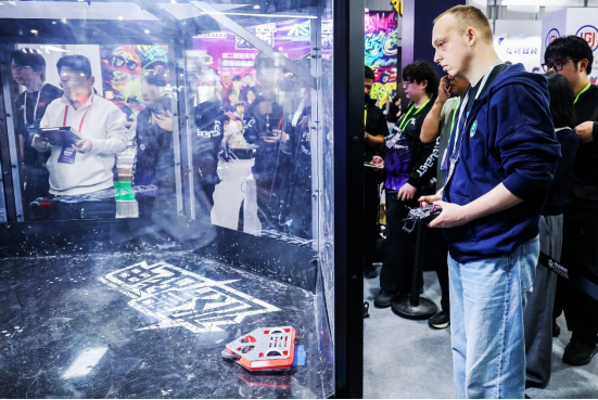 机器人格斗轰鸣2025AEW，RFT极智战甲大赛收官