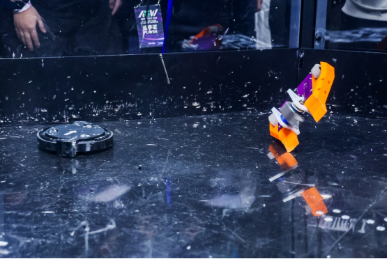 机器人格斗轰鸣2025AEW，RFT极智战甲大赛收官