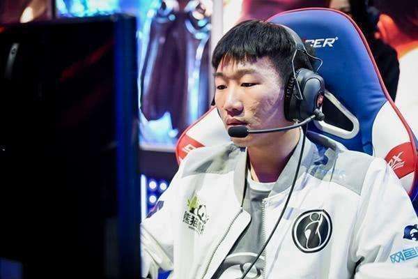 《LOL》小乐言上调一队 宁王已登韩服大师段位