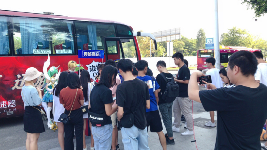 打造高校KPL盛典 迅游网游大巴校园快闪登陆成都