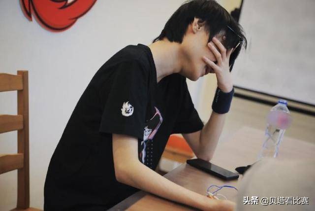 《LOL》FPX战队晒出Tian治疗图 手腕上插满了针头